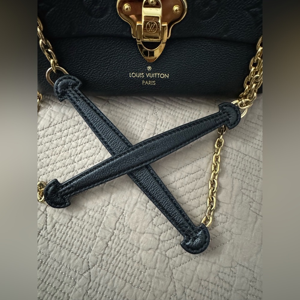 Louis Vuitton Vavin PM black shoulder crossbody bag golden hardware - Picture 16 of 17